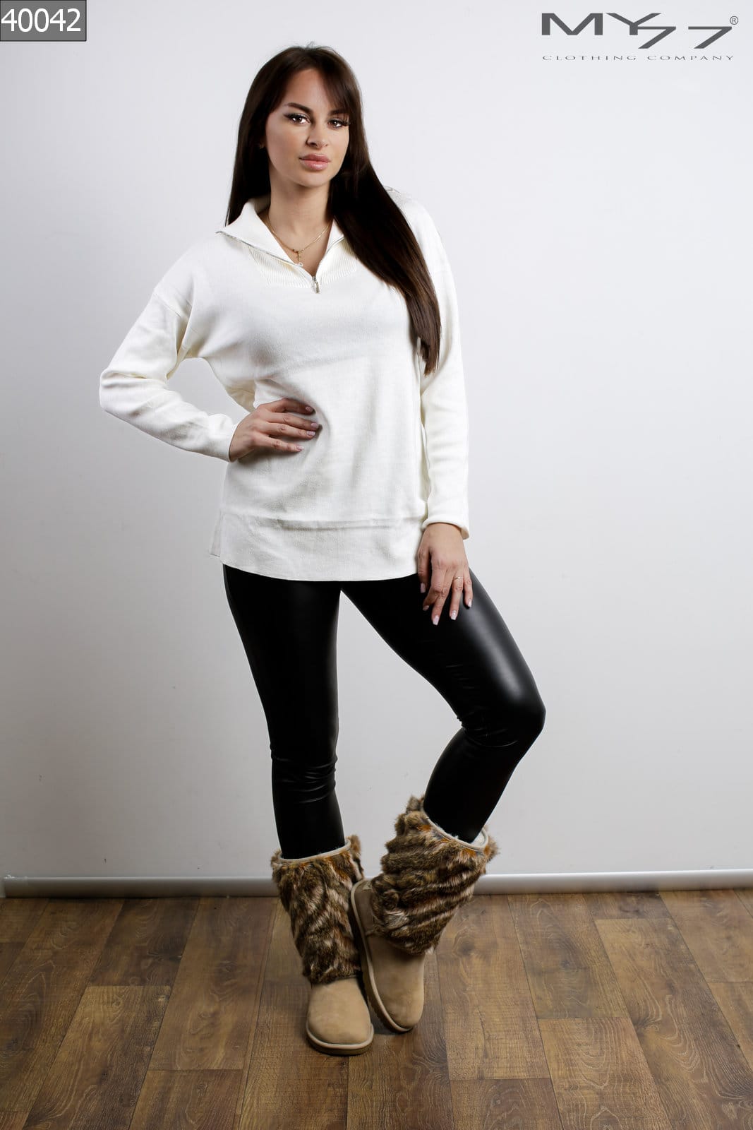 MY77 – Fehér félcipzáras kötött pulóver gallérral