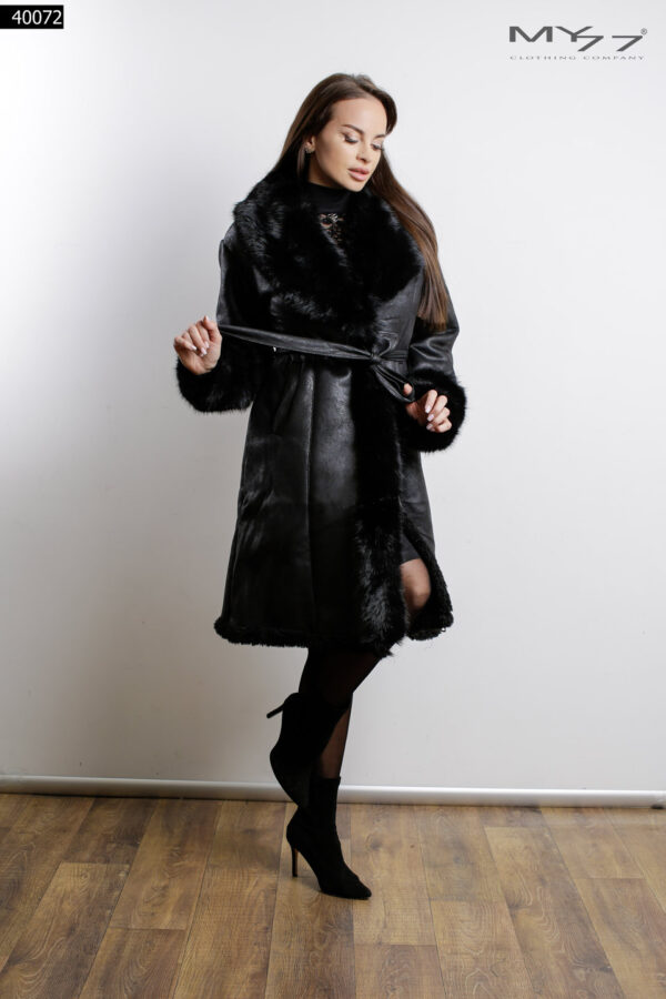 MY77 Fekete műirha kabát prémes gallérral – 40072