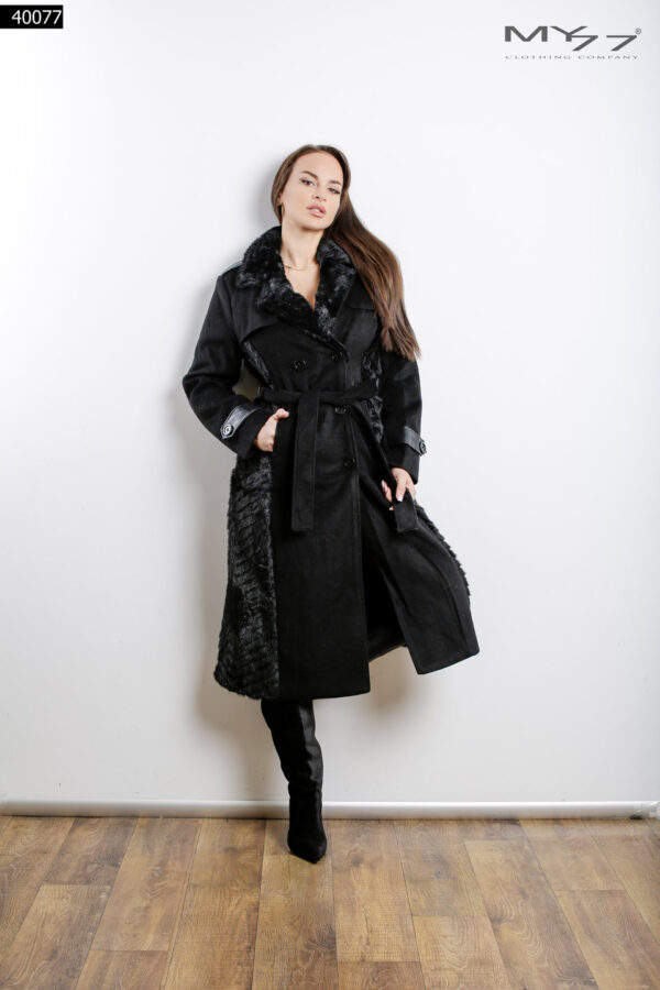 MY77 Fekete hosszú kabát műszőrmével – 40077