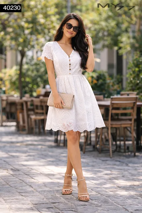 MY77 Fehér Madeira Hímzett Nyári Ruha – Gombos (Modell: 40230)